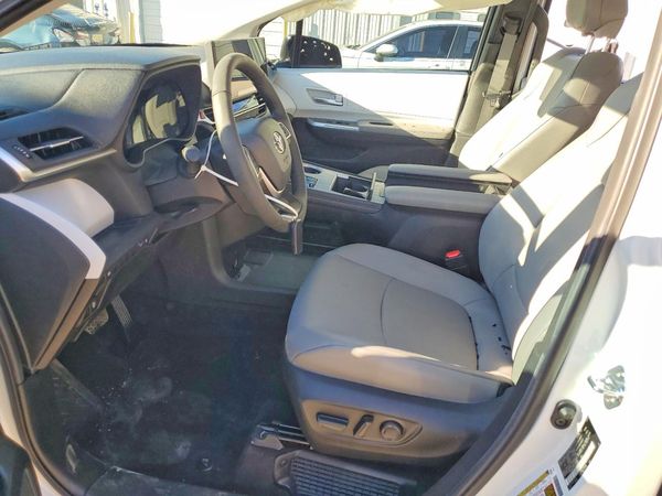 2025 TOYOTA SIENNA XLE — DENT