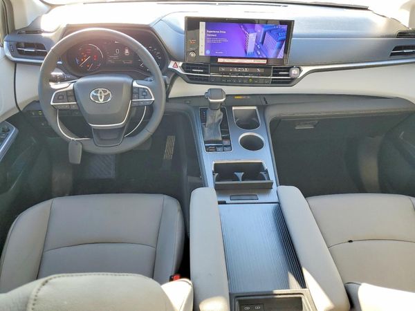 2025 TOYOTA SIENNA XLE — CKPT