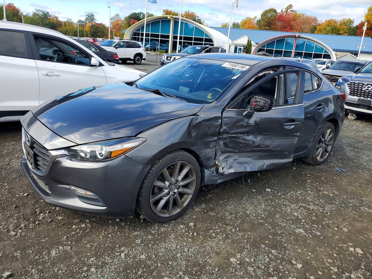 2018 MAZDA 3 Touring — Front 3/4