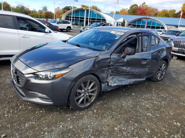 2018 MAZDA 3 Touring — Front 3/4