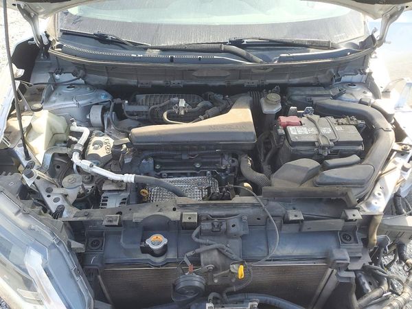 2020 NISSAN ROGUE — Engine bay