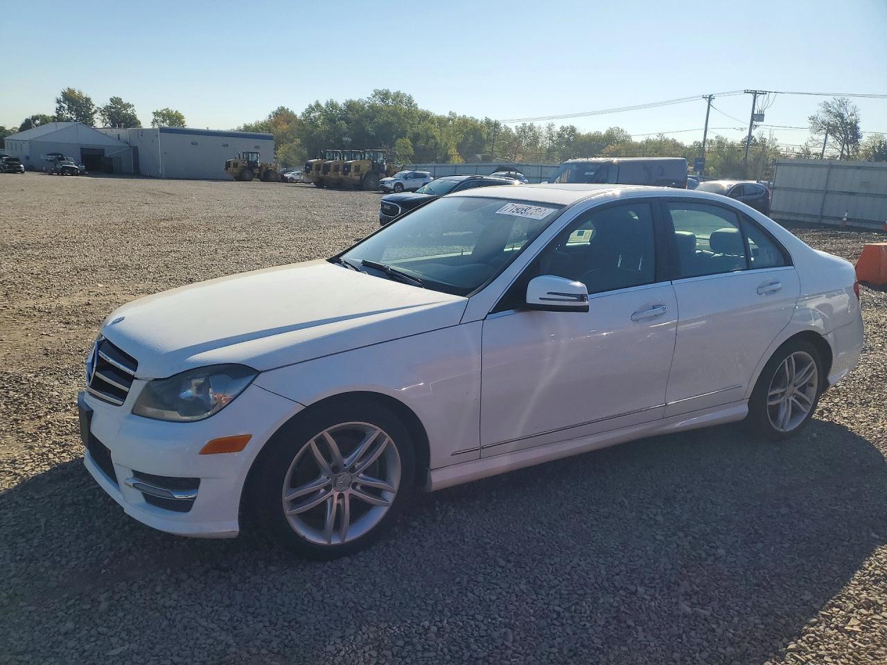 2014 MERCEDES-BENZ C-CLASS C250 — Front 3/4