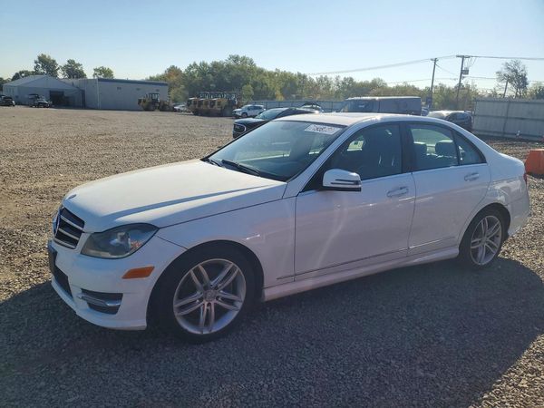 2014 MERCEDES-BENZ C-CLASS C250 — Front 3/4