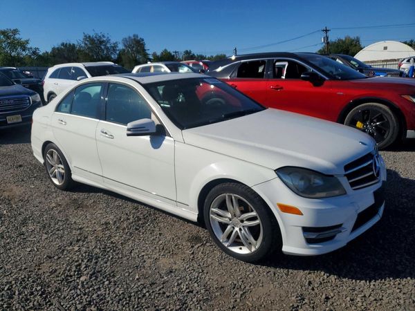 2014 MERCEDES-BENZ C-CLASS C250 — Passenger 3/4