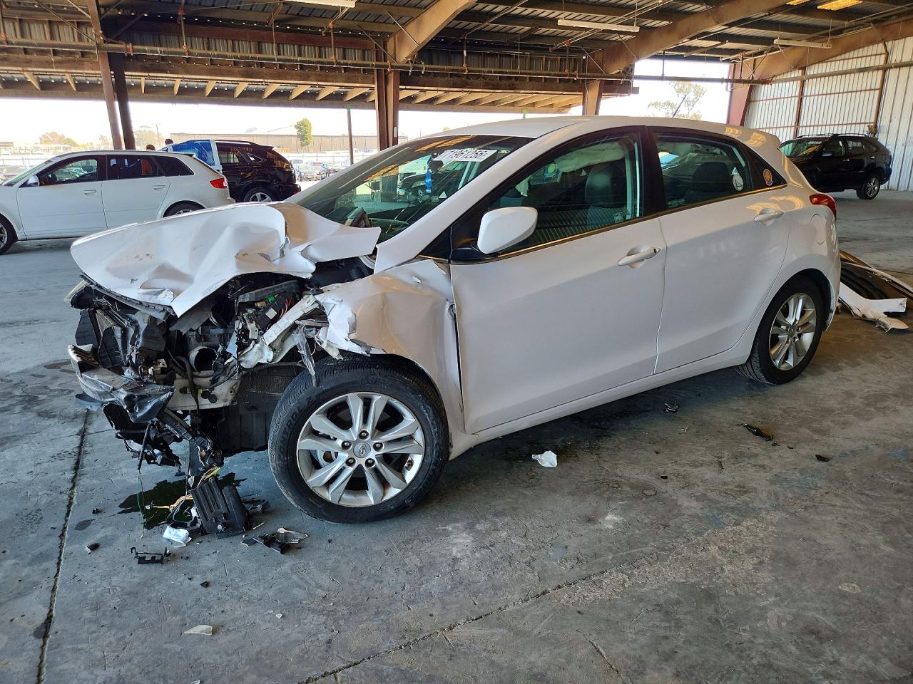 2014 HYUNDAI ELANTRA STD, Style, Tech — Front 3/4