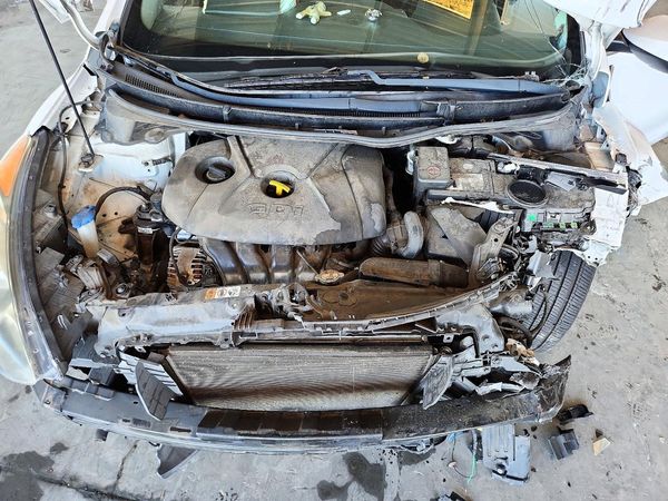 2014 HYUNDAI ELANTRA STD, Style, Tech — Engine bay