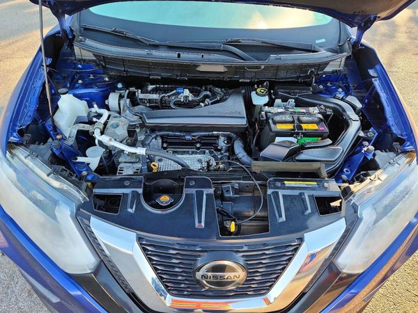 2020 NISSAN ROGUE — Engine bay