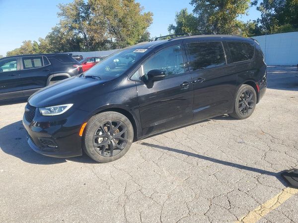 2025 CHRYSLER PACIFICA Limited — Front 3/4