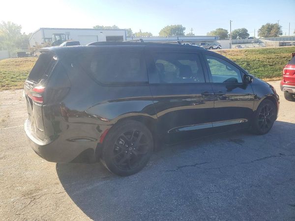 2025 CHRYSLER PACIFICA Limited — PSRA