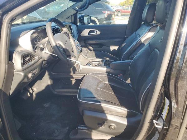 2025 CHRYSLER PACIFICA Limited — DENT