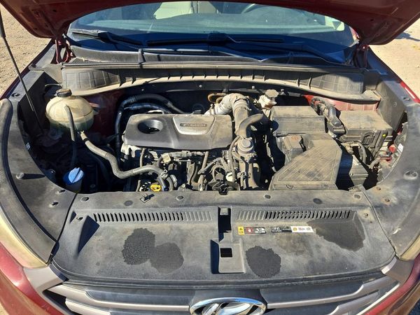 2016 HYUNDAI TUCSON — Engine bay