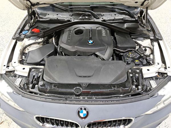 2018 BMW 330 SA — Engine bay