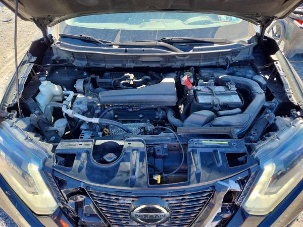 2019 NISSAN ROGUE — Engine bay