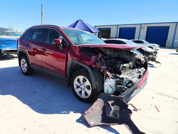 2019 TOYOTA RAV4 LE — Passenger 3/4