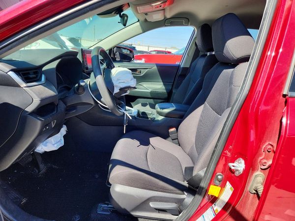 2019 TOYOTA RAV4 LE — DENT
