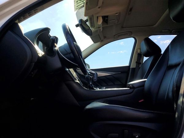 2015 INFINITI Q50 — DENT