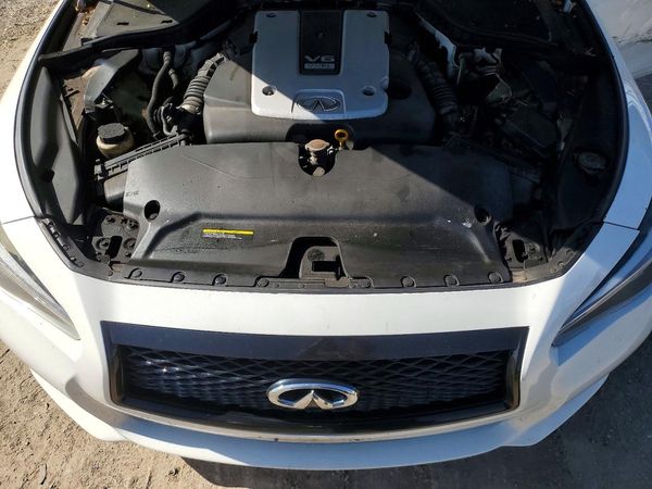 2015 INFINITI Q50 — Engine bay