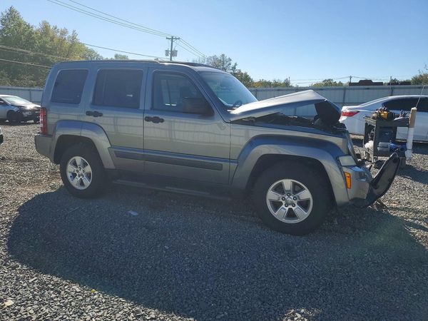 2012 JEEP LIBERTY Sport — Passenger 3/4