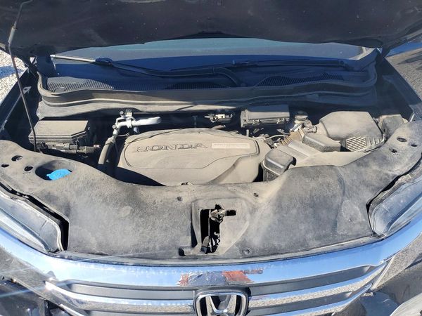 2018 HONDA PILOT LX — Engine bay