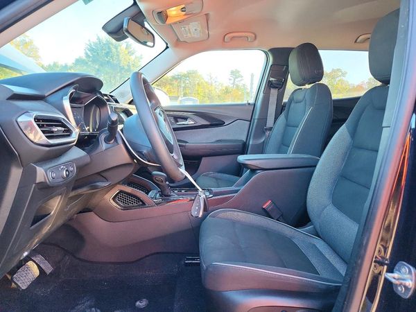 2021 CHEVROLET TRAILBLAZE LT — DENT