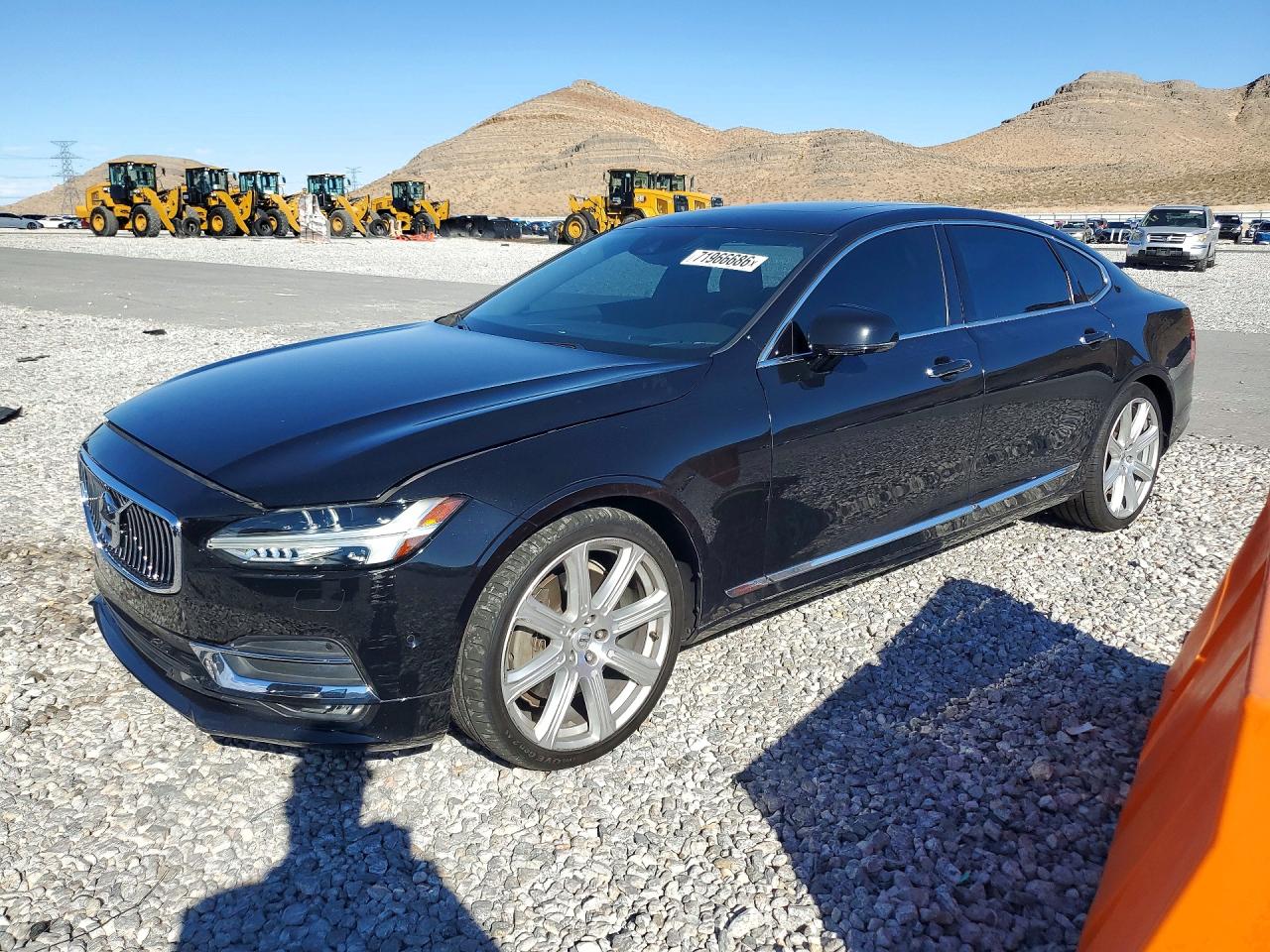 2018 VOLVO S90 Inscription — Front 3/4