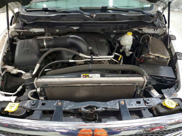 2014 RAM 1500 SLT — Engine bay