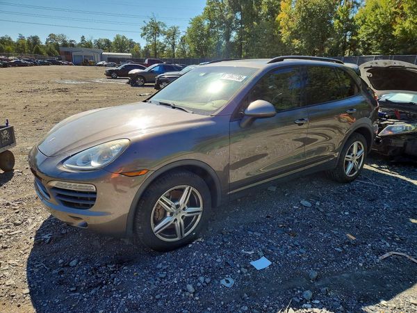 2012 PORSCHE CAYENNE S Hybrid — Front 3/4