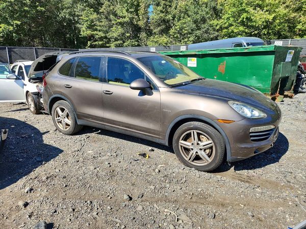 2012 PORSCHE CAYENNE S Hybrid — Passenger 3/4