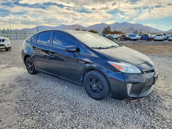 2015 TOYOTA PRIUS — Passenger 3/4