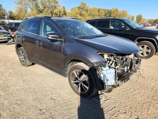 2017 TOYOTA RAV4 XLE — Passenger 3/4