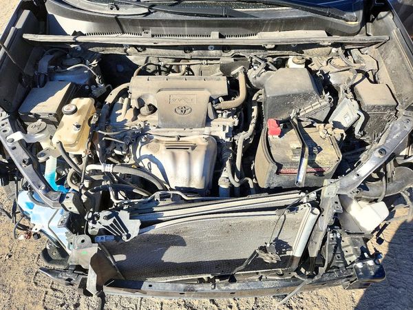 2017 TOYOTA RAV4 XLE — Engine bay