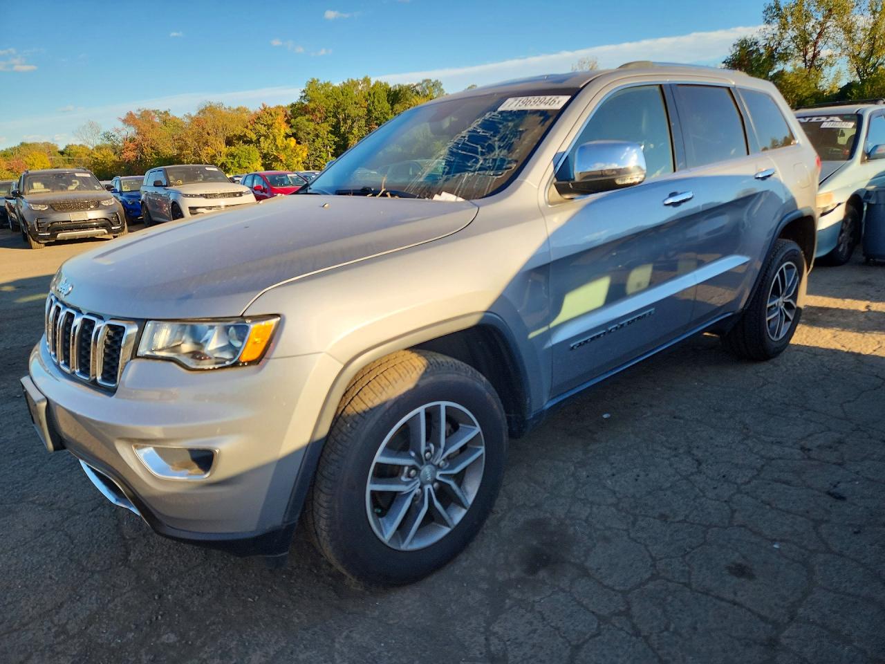 2018 JEEP GRAND CHEROKEE Limited — Front 3/4