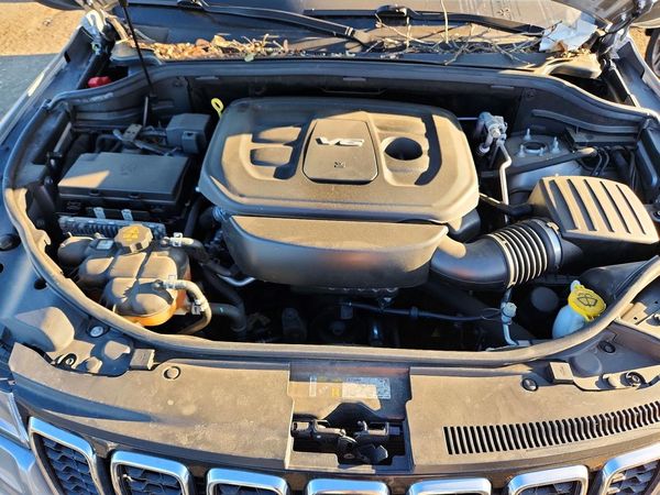 2018 JEEP GRAND CHEROKEE Limited — Engine bay