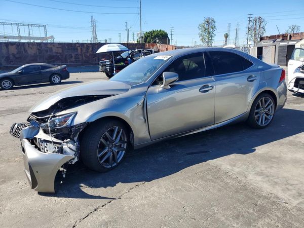 2018 LEXUS IS 300 — Front 3/4