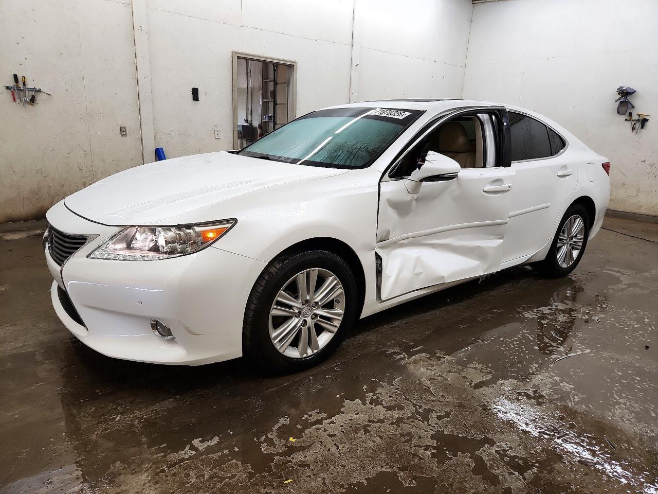 2015 LEXUS ES 350 — Front 3/4