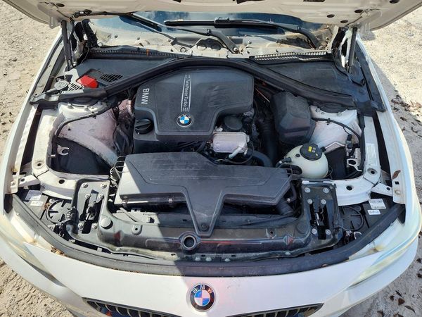 2015 BMW 4 SERIES — Engine bay