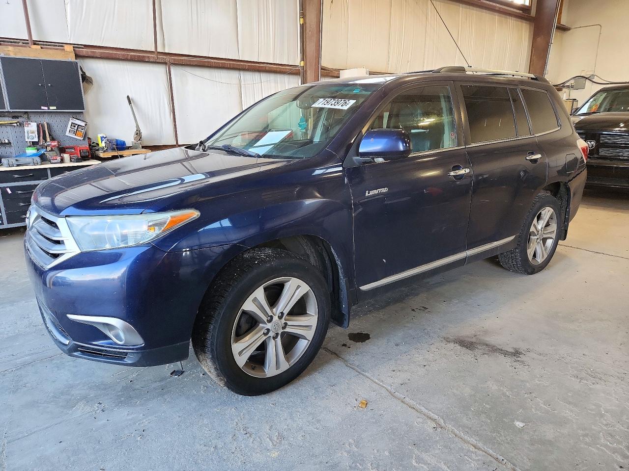2013 TOYOTA HIGHLANDER Base/Hybrid — Front 3/4