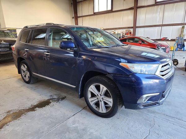 2013 TOYOTA HIGHLANDER Base/Hybrid — Passenger 3/4
