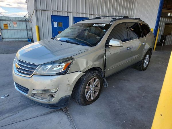2014 CHEVROLET TRAVERSE 2LT — Front 3/4