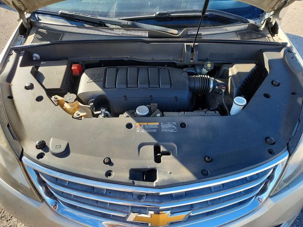 2014 CHEVROLET TRAVERSE 2LT — Engine bay