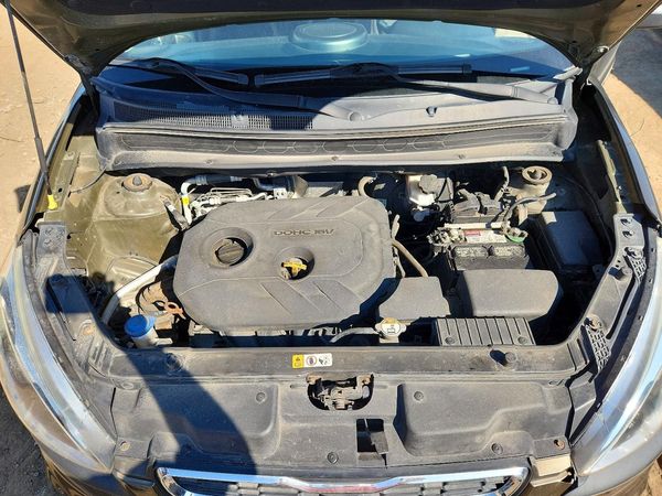 2012 KIA SOUL GL — Engine bay