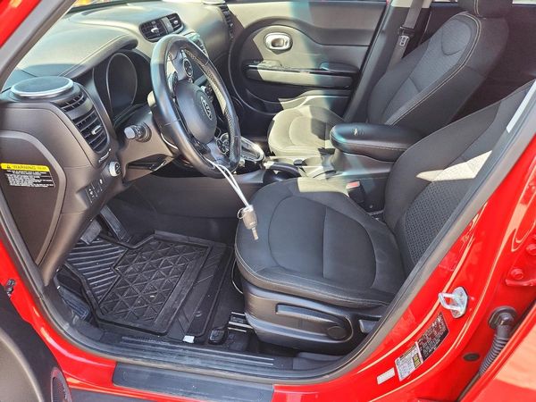 2016 KIA SOUL Exclaim — DENT