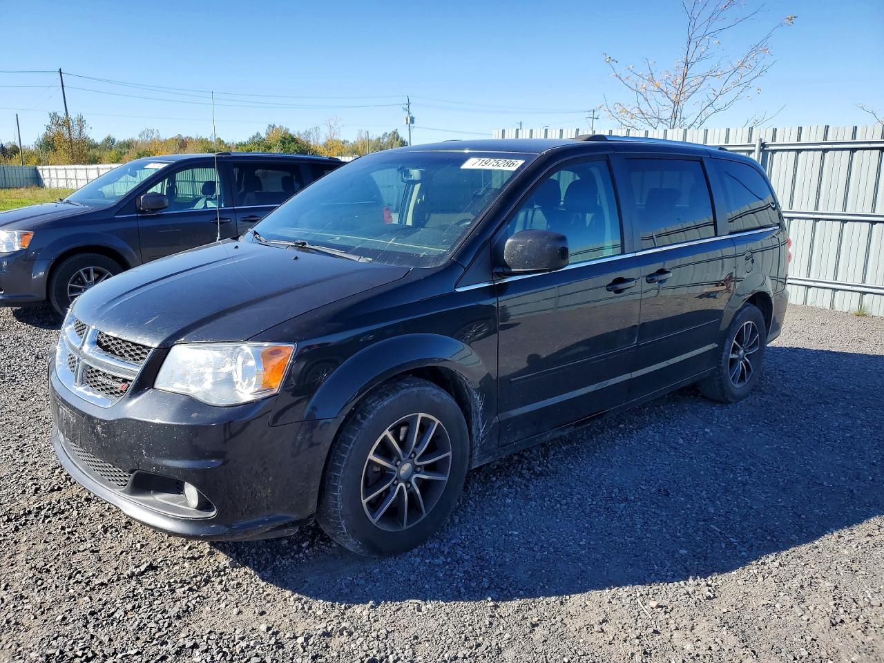 2016 DODGE CARAVAN SE — Front 3/4