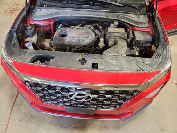 2020 HYUNDAI SANTA FE Limited — Engine bay