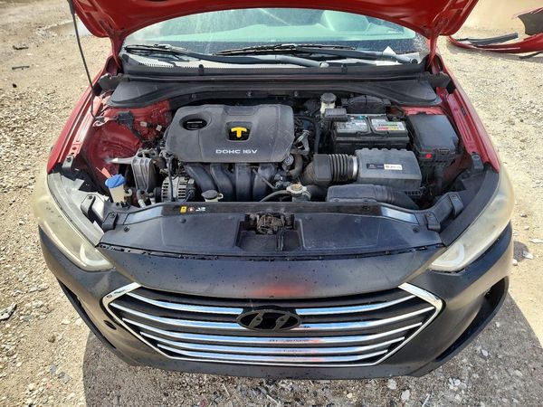 2018 HYUNDAI ELANTRA — Engine bay