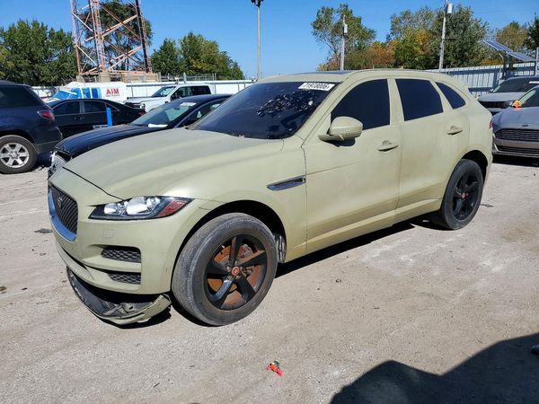 2017 JAGUAR F-PACE Premium — Front 3/4