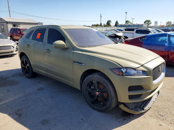 2017 JAGUAR F-PACE Premium — Passenger 3/4