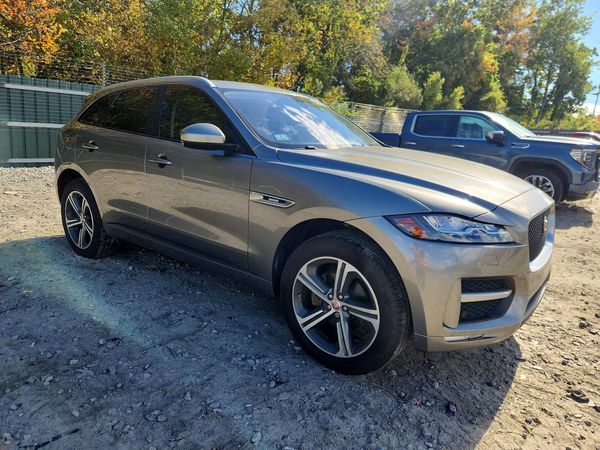 2018 JAGUAR F-PACE R Sport — Passenger 3/4