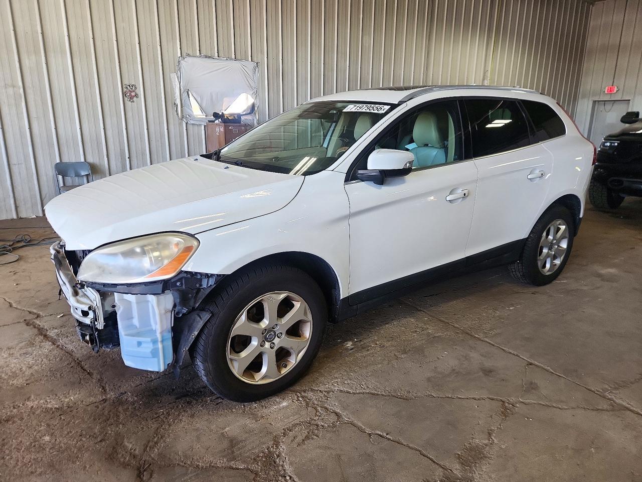 2012 VOLVO XC60 — Front 3/4