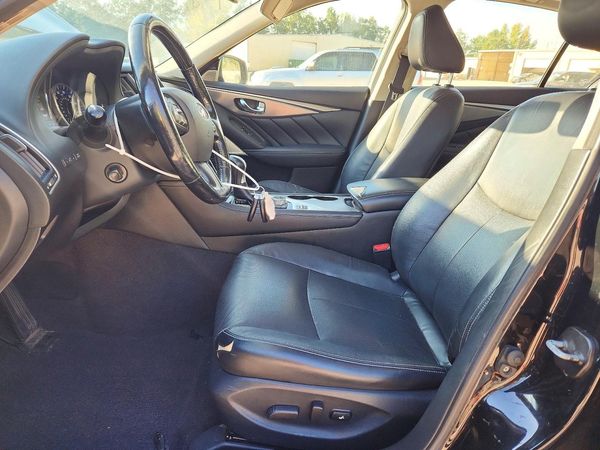 2017 INFINITI Q50 — DENT